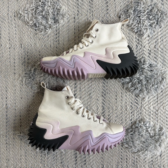 Converse - Picture 2 of 8